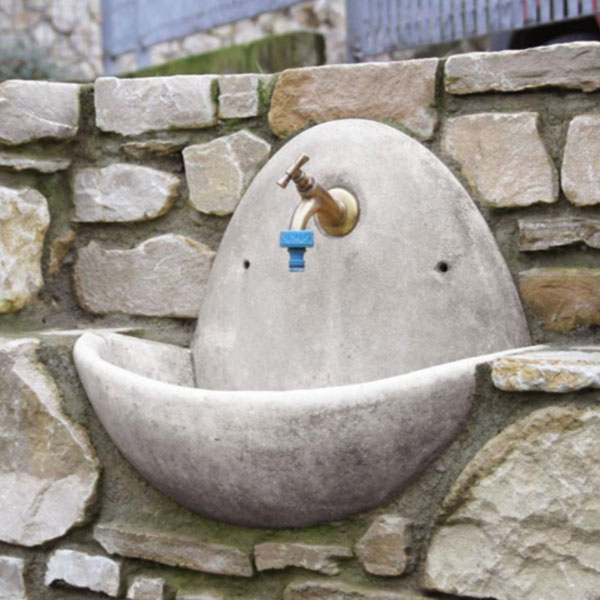 fontana-fradusta-3 Fontana a muro Fradusta, da giardino, fontana a parete da giardino, Arredo Giardino Bergamo, Fontana Bergamo, Giardinaggio Bergamo, Rota Commerciale Bergamo