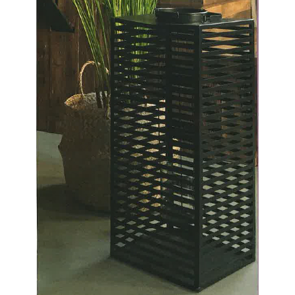 lanterna-moderna-berlin-3 lanterna moderna nera Berlin, lanterne da giardino, lanterne da etserno, lanterne da interno, lanterna design, arredo giardino Bergamo, giardinaggio Bergamo, Rota Commerciale Bergamo, lanterna in metallo , Rota Commerciale Bergamo