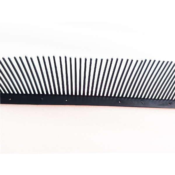 griglia-parapasseri-3 dissuasori per uccelli, griglie parapasseri, griglie parapasseri in pvc, pettini antiuccelli, dissuasori per piccioni, ferramenta Bergamo, Rota Commerciale Bergamo