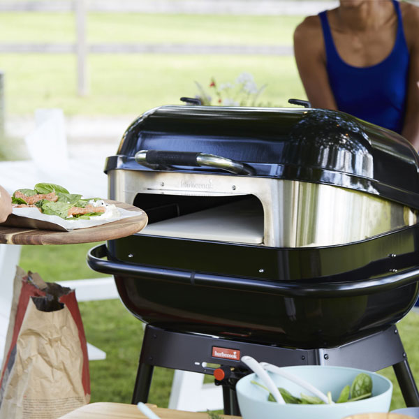 barbecue-magnus-per-pizza barbecue a carbonella, barbecue carbonella, barbeque a carbonella, barbecue Magnus Premium Comfort, bbq carbonella, barbecue a carbonella con coperchio, barbecue a carbonella grande, giardinaggio Bergamo, barbecue Bergamo, arredo giardino Bergamo, Rota Commerciale Bergamo