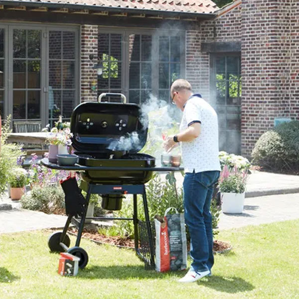 barbecue-magnus-premium-7 barbecue a carbonella, barbecue carbonella, barbeque a carbonella, barbecue Magnus Premium, bbq carbonella, barbecue a carbonella con coperchio, barbecue a carbonella grande, giardinaggio Bergamo, barbecue Bergamo, arredo giardino Bergamo, Rota Commerciale Bergamo