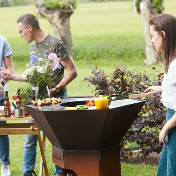 barbecue-nestor-7 barbecue a legna da esterno, barbecue a legno Nestor, barbecook, barbecue moderno, barbecue a legna, barbecue esterno moderno, barbecue corten, giardinaggio Bergamo, barbecue Bergamo, arredo giardino Bergamo, barbecue Nestor