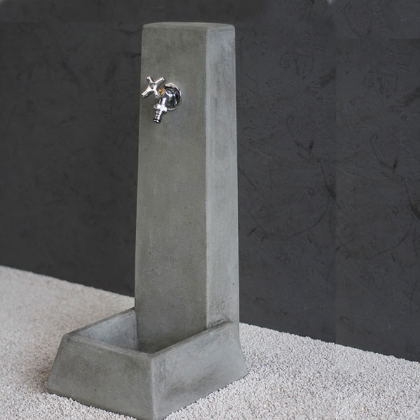 fontana-malmo-2 fontana da giardino moderna Malmo, fontana in cemento, fontane da giardino moderne, fontana moderna, fontana design, fontane moderne, fontane design, fonatan in cemento da giardino, fontana giardino, fontana grigio antracite, Giardinaggio Bergamo, fontane Bergamo, Rota Commerciale Bergamo