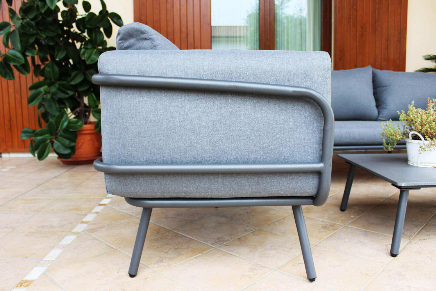 SALOTTO ANGOLARE Qatar salotto angolare esterno, salotto angolare da esterno, salotto angolare da giardino, salotto angolare giardino, salotto angolare da esterno Qatar, giardino, arredo giardino Bergamo, giardinaggio, giardinaggio Bergamo, Rota Commerciale Bergamo