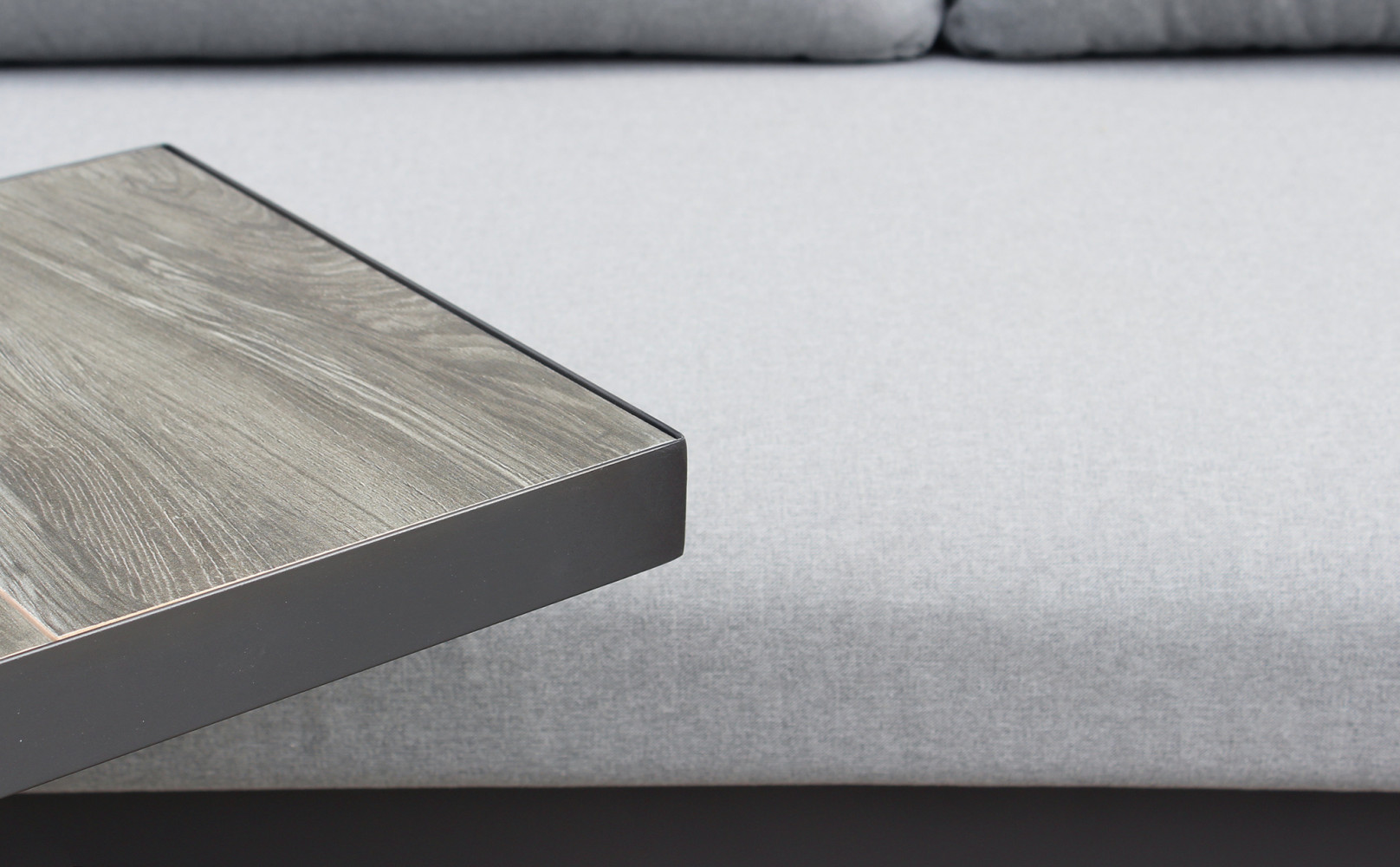 DIVANO CON TAVOLINO PORTO FINO C/CUSCINI divano per esterno PORTO FINO, divano per esterno, divano con penisola per esterno, divano per giardino, divano esterno, arredo giardino, arredo giardino Bergamo, giardinaggio Bergamo, giardinaggio, Rota Commerciale Bergamo