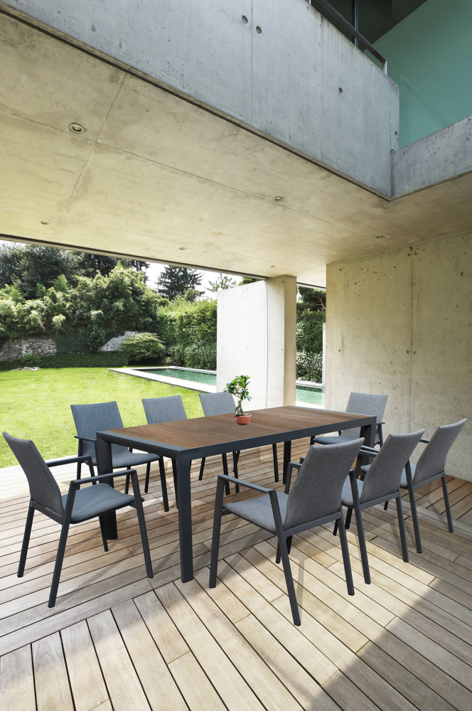 TAVOLO ORLANDO Tavolo da esterno con piano in gres, tavolo esterno, tavolo giardino tavolo da giardino, tavolo da esterno, tavolo da giardino fisso, tavolo da esterno fisso, tavolo da giardino bianco , tavolo da esterno bianco , tavolo da giardino con piano in gres effetto legno, arredo giardino , arredo giardino Bergamo, giardinaggio Bergamo, Rota Commerciale Bergamo, giardinaggio, tavolo da giardino antracite , tavolo da esterno antracite