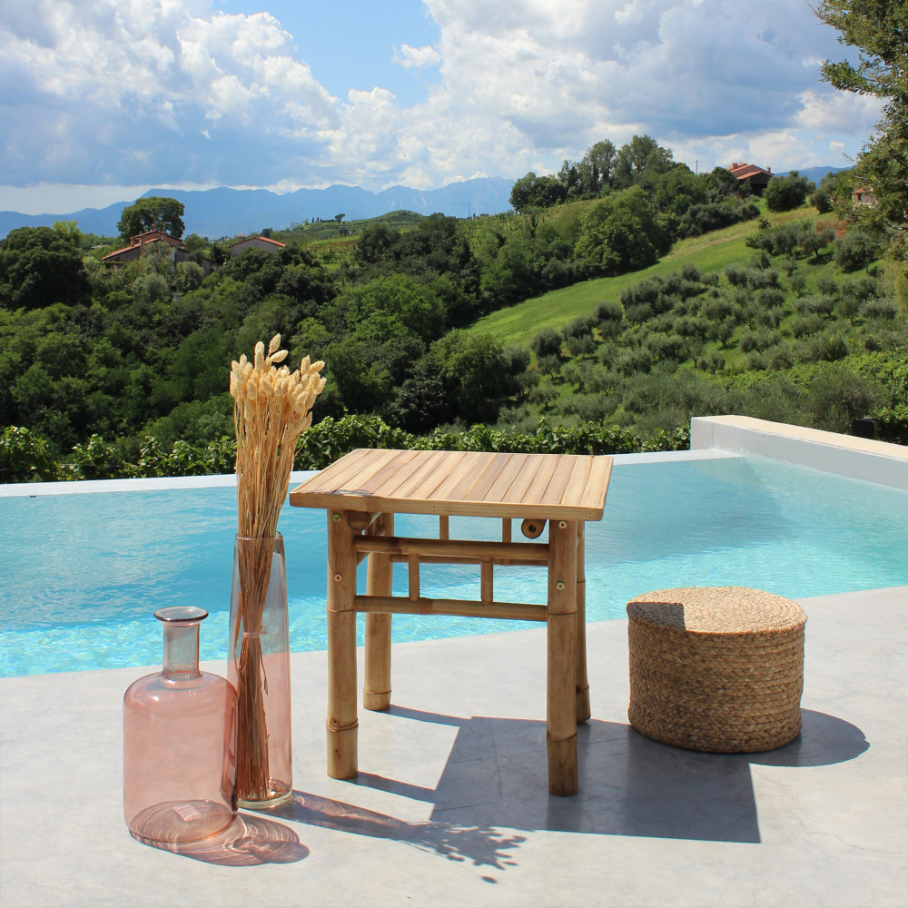 TAVOLINO ALEX 45 tavolino in bamboo per esterno Alex 45, tavolino in bamboo per esterno, tavolino bamboo, tavolino per esterno, tavolino d'appoggio in bamboo per esterno, tavolino giardino bamboo, arredo giardino, arredo giardino bamboo, arredo giardino Bergamo, arredamento giardino, arredamento giardino Bergamo, arredamento giardino bamboo, giardinaggio, giardinaggio Bergamo, Rota Commerciale Bergamo