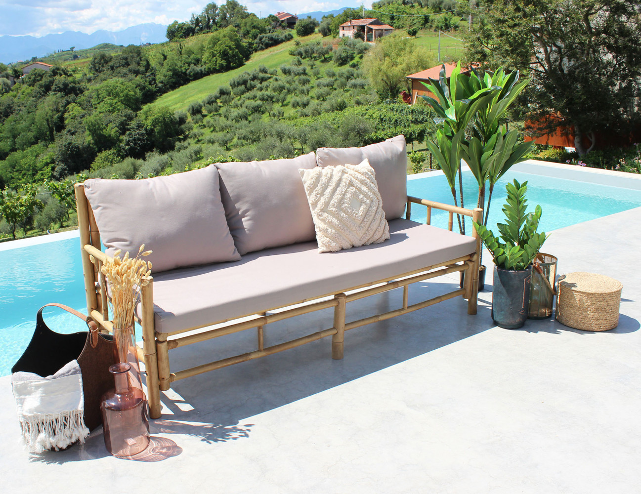 DIVANO HELENA divano in bamboo Helena per esterno, arredo giardino bamboo, poltrona in bamboo per esterno, poltrona bamboo, poltrone bamboo, poltrone bamboo Per esterno, giardinaggio, giardinaggio Bergamo, arredo giardino, arredo giardino Bergamo, arredamento giardino, arredamento giardino Bergamo, arredo sostenibile, Rota Commerciale Bergamo, divano per esterno, divano per esterno in bamboo, divano bamboo per esterno,