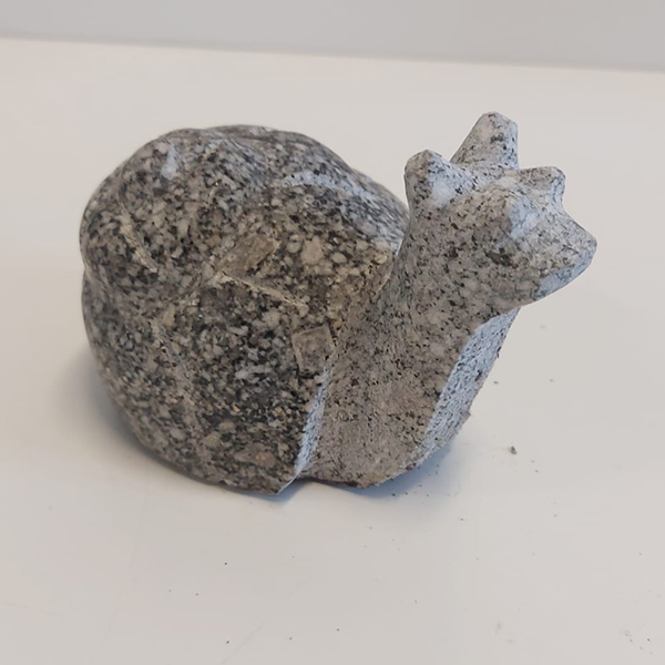 chiocciola-in-granito-2 animali in pietra, statue in pietra animali, statue da giardino in pietra, statuette da giardino in pietra, giardinaggio, giardinaggio Bergamo, chiocciola in pietra